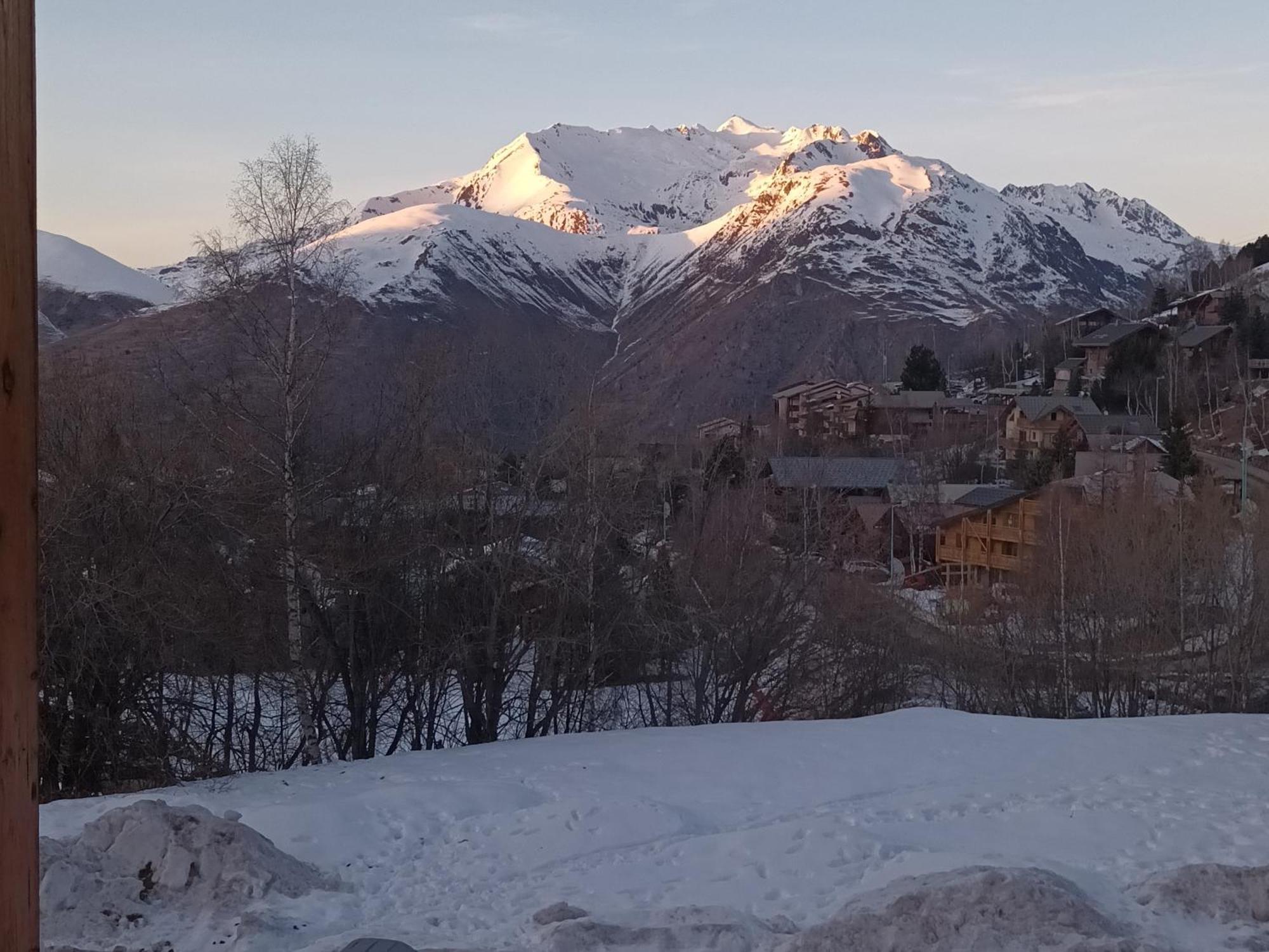 Chez Gaspard Le Montagnard 莱德萨阿尔卑斯 外观 照片